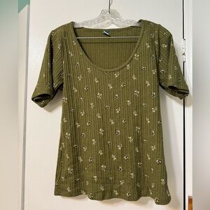 Women’s old navy rubbed olive green T-shirt